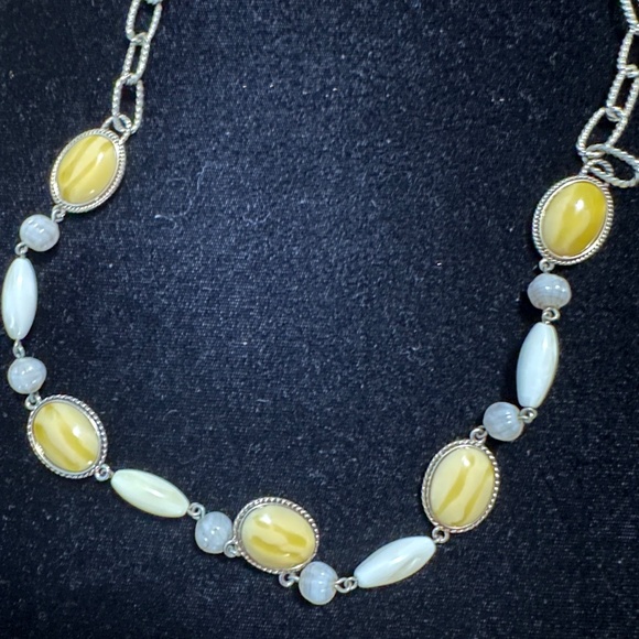 Vintage Gold-Tone Costume Jewelry Set – Bracelet, Choker & Long Necklace - Picture 12 of 15